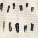 約13,000 - 12,000年前の黒曜石でできた細石刃